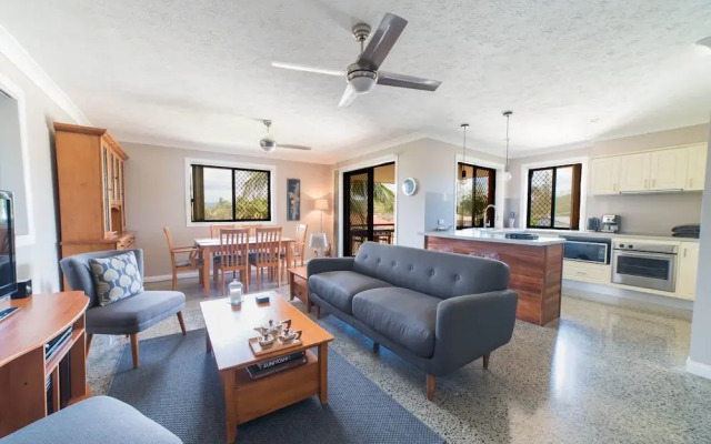 Beachside Gold Coast Apartment With Pool