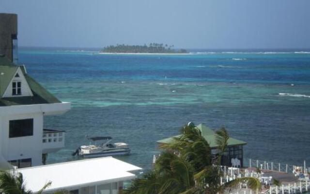 Apartamentos Commodore Bay Club