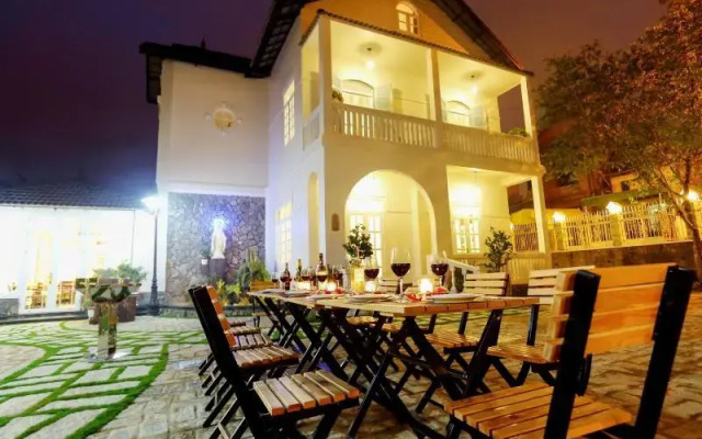 Calla Lily Villa Hotel