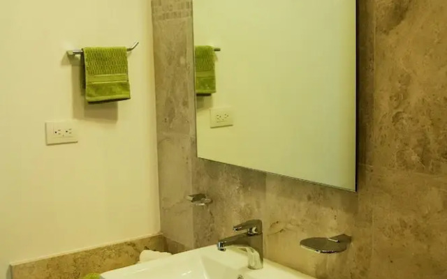 DC 2201 -  2 BEDROOM + NEAR BEACH + STEPS from 5th AV. - Apts