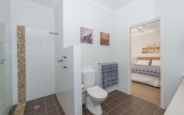 Boulder Bay Rd 28a - Fingal Bay