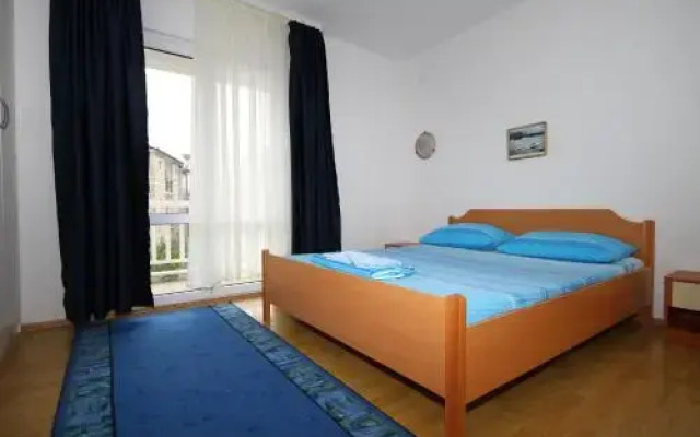 Apartments Lončar