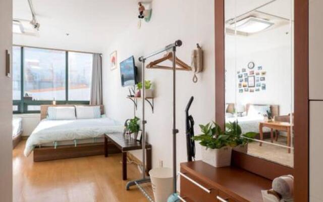 Cozy Cinema house with rooftop @ Hongdae