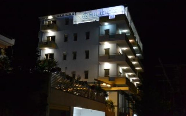 6 Milje Hotel