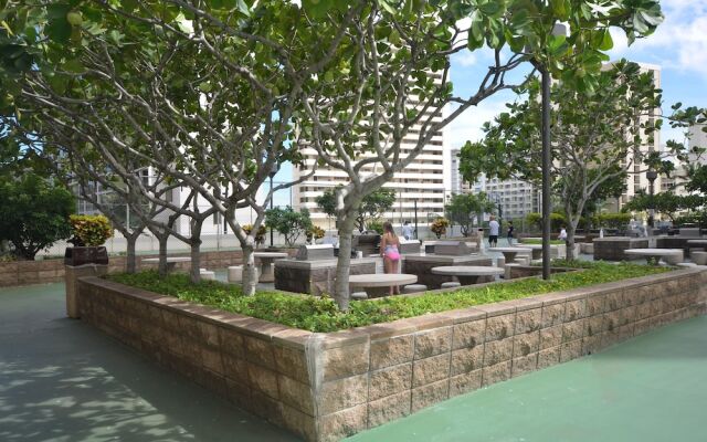 Waikiki Banyan #1909 by RedAwning
