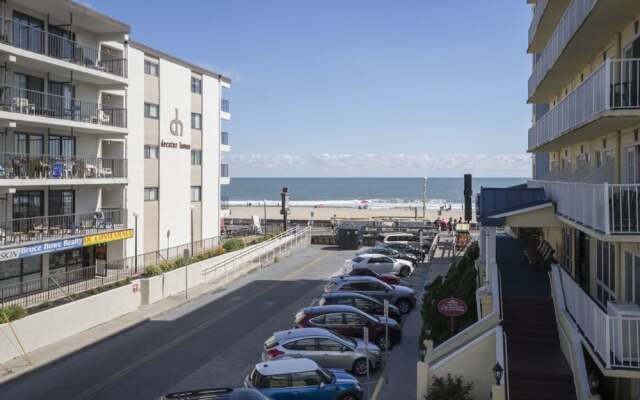 12th Street House up - 5 Br Apts