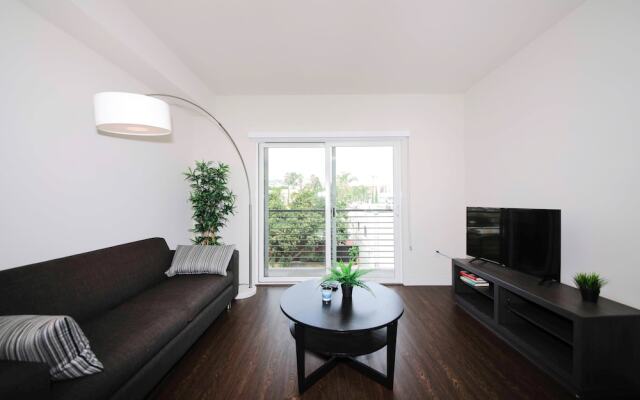 Hollywood Apartments by Barsala