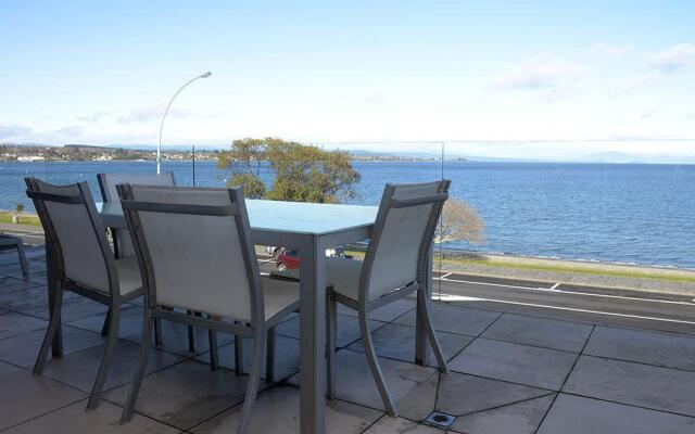 One Ten 4 Apartment by Luxury Lakeside Accommodation