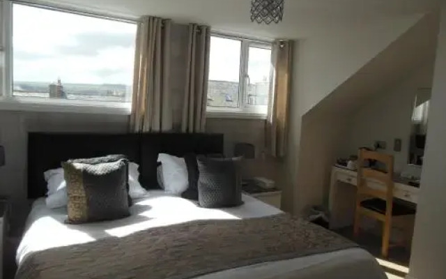 High Tor Guest House