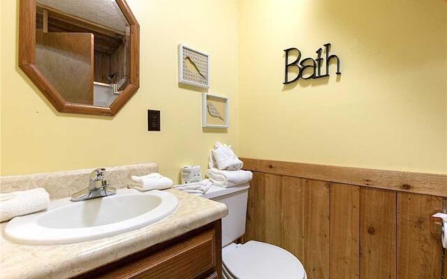 The Robins Nest - Two Bedroom Cabin