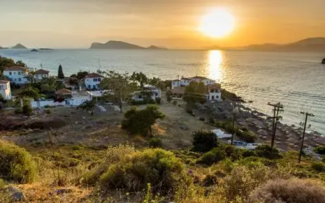 Kiki's Houses Vlichos