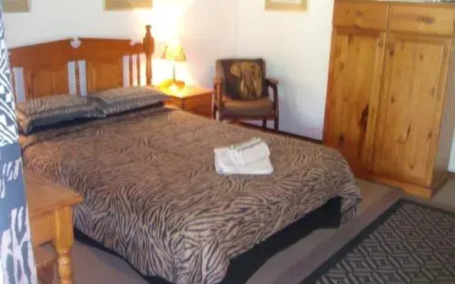 Oaktree Lodge Guest House