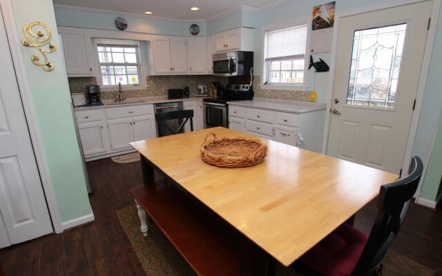 WindOver - 5 Br home by RedAwning