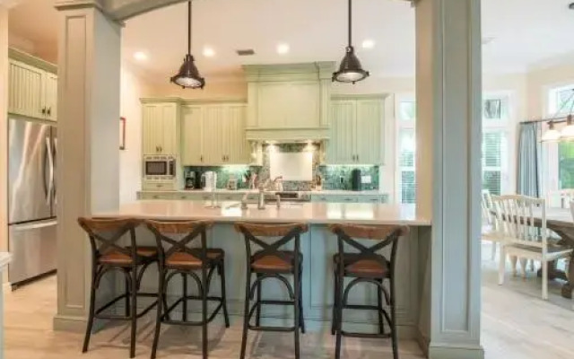 Lizzie Lu's Island Retreat