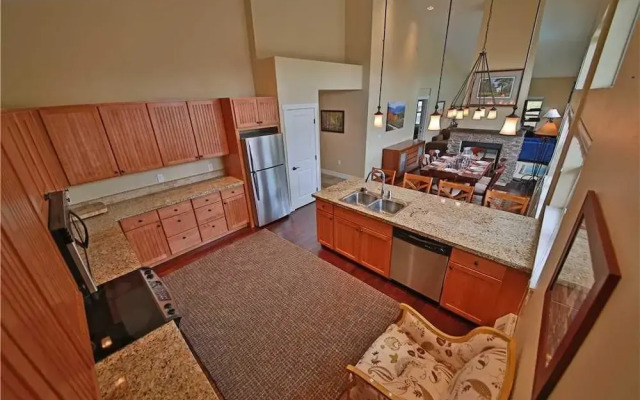 Base Camp One 416C Penthouse - 3 Br Condo