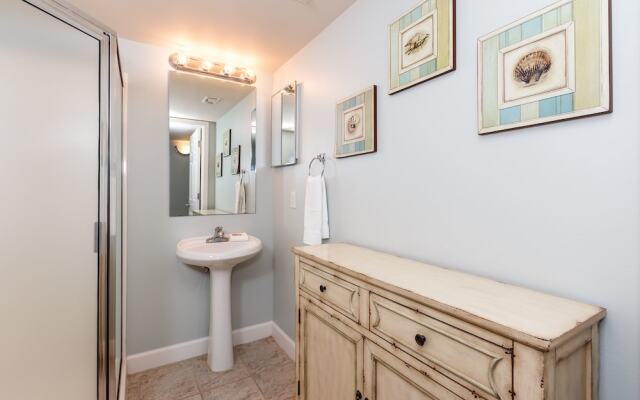 Pelican Isle 202 by RedAwning