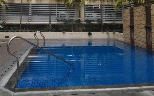 Favila Condotel - 150 Newport Boulevard