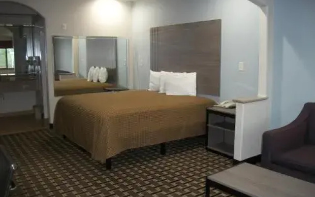 Woodland Inn and Suites