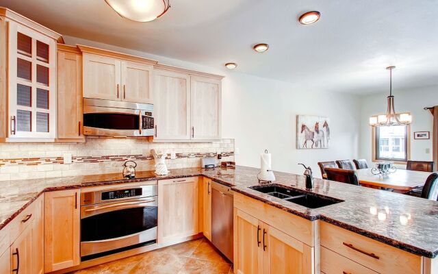 Mountaineer #M-1 - Ski-In/Ski-Out - Private Outdoor Hot Tub