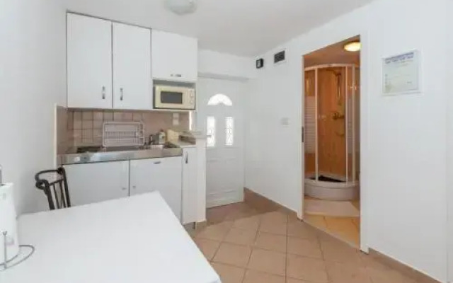 Mito Rooms and Apartments