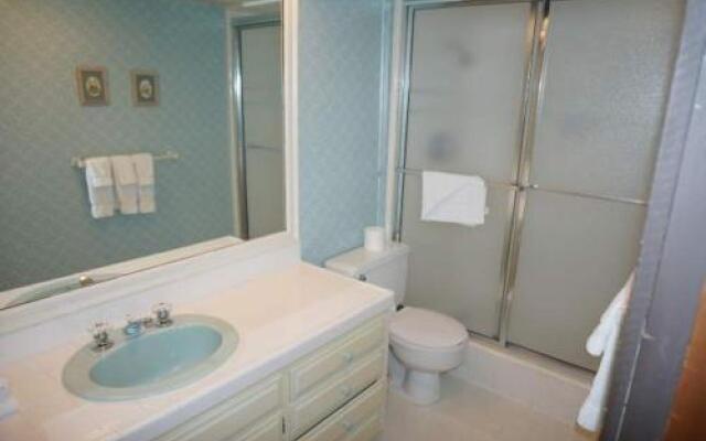 Retro 3 Bed 3 Bath Condo with Mountain View!