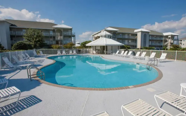 Romar Lakes 302B - 2 Br condo by RedAwning