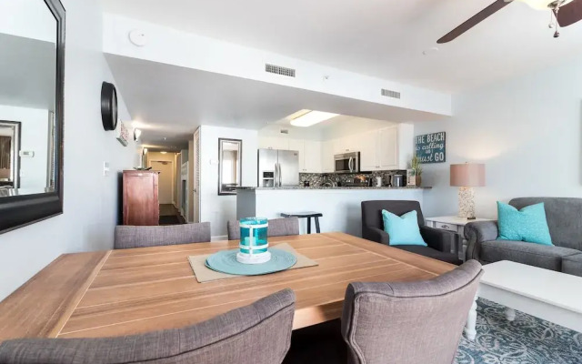 Pelican Isle 510 by RedAwning