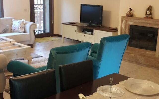 Important Group Villa Berry