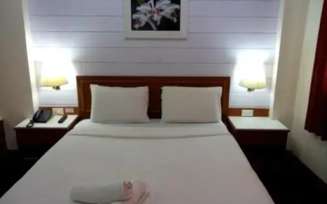 Thaksin Hotel