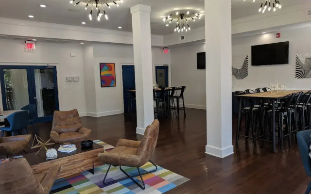 Midtown 240 By Homecomfortstay