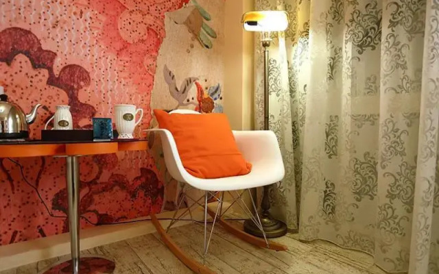 Avril Home
