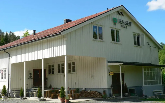 Henseid Skole