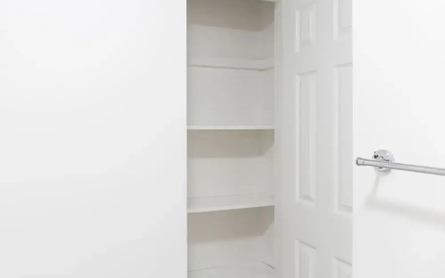 Modern Back Bay Suites by Sonder