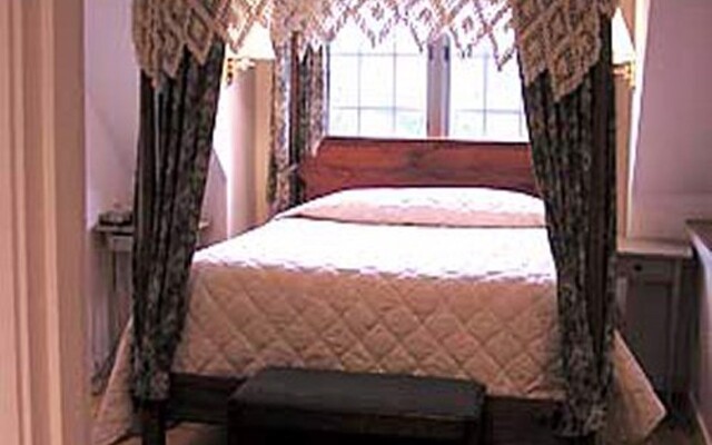 Brant Point Courtyard