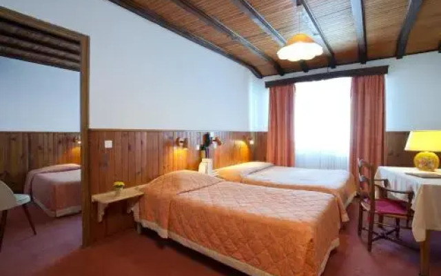 La Petite Chaumiere