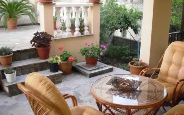 Ikos Studios And Apartments