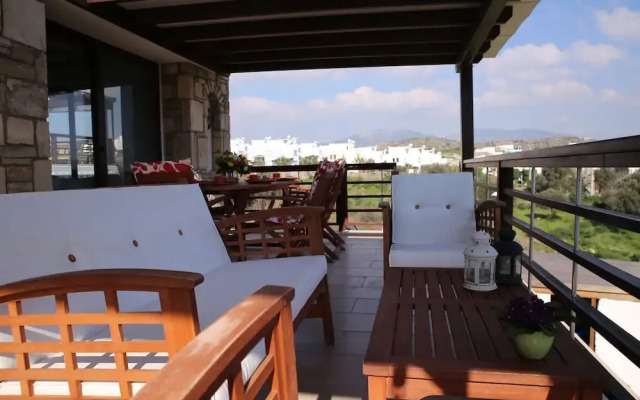 Important Group Villa Royal