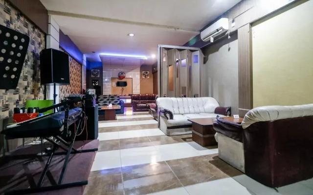 RedDoorz Plus near Pasar Wisata