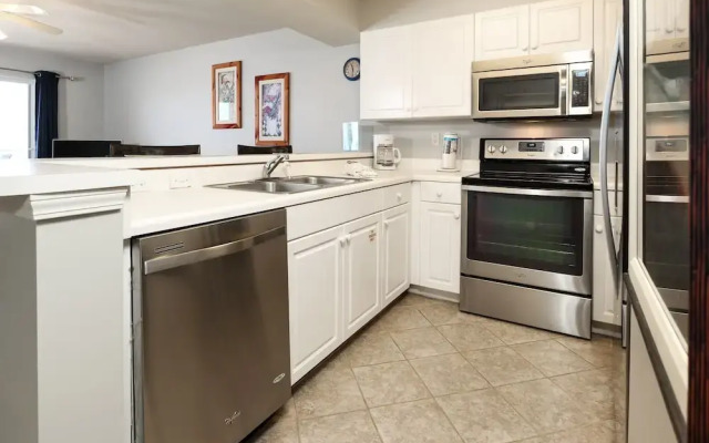 Pelican Isle 215 by RedAwning