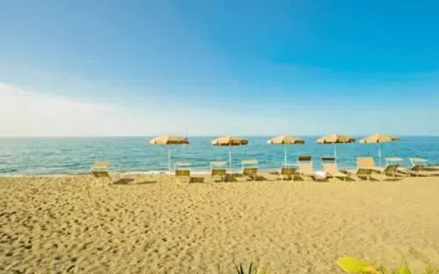 Ancora Bianca Beach Residence