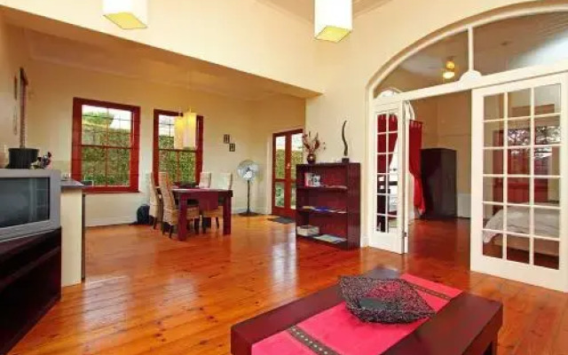 Cape Paradise Lodge and Apartments