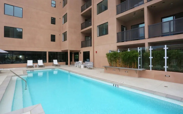 Modern Downtown Apartments by Barsala