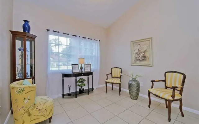 Palm Villa - Four Bedroom Home