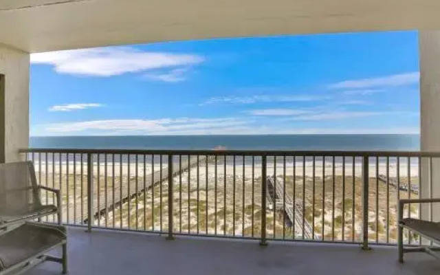 Upper Unit Condo Overlooking Both the Ocean Pier and Swimming Pool by RedAwning