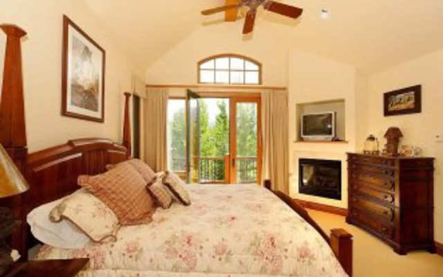 Deer Dancer Lodge by First Choice Property Management