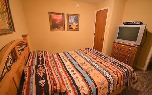 Bear Crossing - 3 Br condo by RedAwning