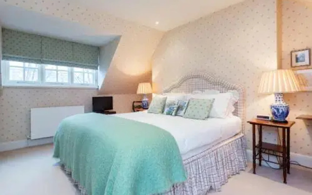 Veeve- Four Bedroom House- British Charm