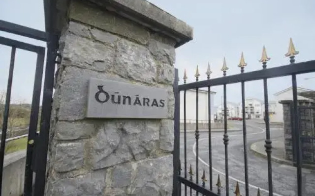 Dunaras Village