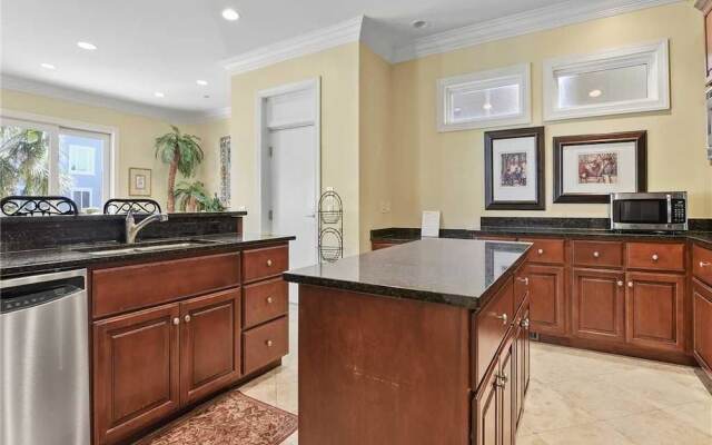 Collier Court 3 - Six Bedroom Home