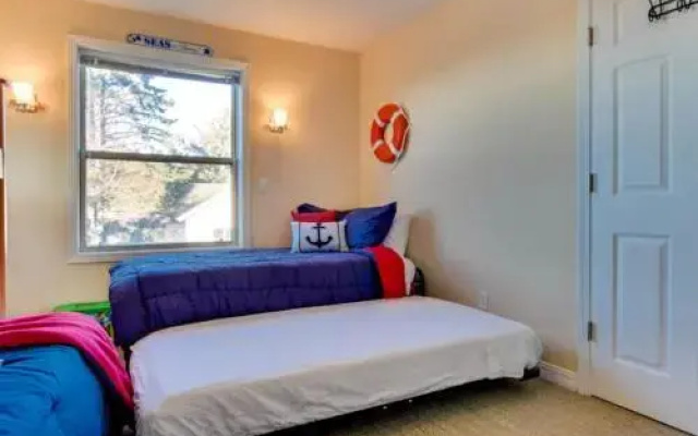 Wecoma Beach - 3 Br home by RedAwning